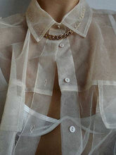 Load image into Gallery viewer, Complete any outfit with this chunky cuban chain necklace; stylishly adds an edge to your look. Versatile and perfect for any occasion!