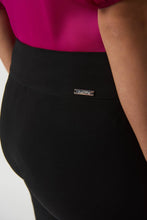 Load image into Gallery viewer, Sophisticated bonded silk pants with a straight cut and gold details, perfect for the stylish woman seeking comfort and elegance.