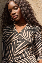 Load image into Gallery viewer, Elevate your style with this gauze top, showcasing a tropical print, front knot, and elegant three-quarter sleeves.