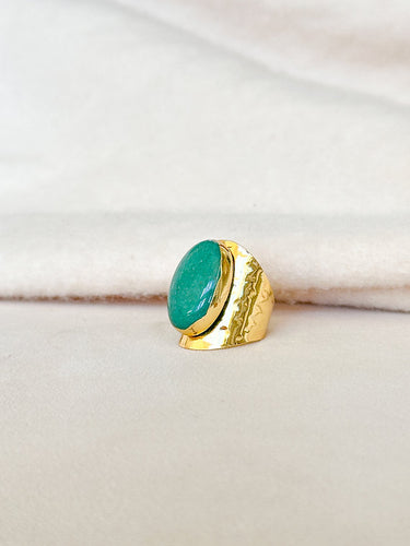 Handcrafted Oval Green Ring with chrysoprase stone exudes charm and sophistication. Versatile for any occasion, sterling silver setting for elegance.
