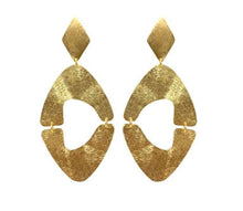 Load image into Gallery viewer, PARDO EARRINGS: lightweight geometric earrings that enhance your style with a touch of modern sophistication.
