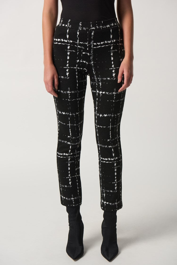 Elegant plaid slim-fit pants in luxurious jacquard fabric, featuring a comfortable elastic waistband for versatile styling options.