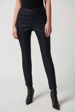 Load image into Gallery viewer, Black skinny jeans made from a sleek fabric. Perfect for a stylish and slimming look.
