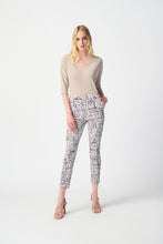 Load image into Gallery viewer, High-quality millennium fabric pull-on pants, featuring captivating abstract print for a flattering slim silhouette. Comes with stylish side pockets and a polished faux fly, enhancing its composed appearance.
