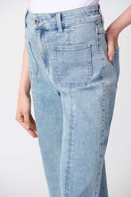 Load image into Gallery viewer, Revamp your wardrobe with these chic culotte jeans. Stylish with 4 pockets, an embellished front seam, and a trendy frayed hem. Absolute must-have!
