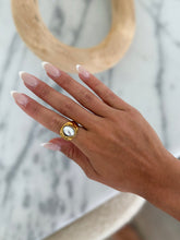 Load image into Gallery viewer, Mother of Pearl Ring
