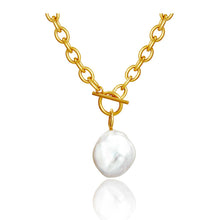 Load image into Gallery viewer, A trendy T bar closure necklace with a genuine freshwater pearl on a chunky gold chain. Length: 45 cm.
