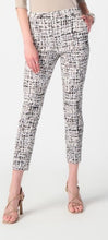 Load image into Gallery viewer, Cropped pants in patterned fabric: Slim silhouette, captivating abstract print, pull-on style, side pockets, faux fly for a polished look.

