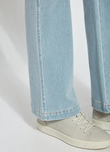 Load image into Gallery viewer, Pull-on style, concealed waistband, studded back pockets, contrast stitching. Skims hips and thighs, open bootcut leg
