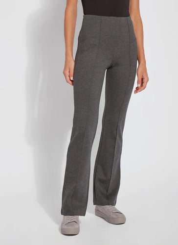Skimming fit-and-flare leg pants made from Lyssé's 4-way stretch Ponte fabric. Concealed waistband ensures a wrinkle-free, flattering fit all day. Perfect for work or leisure. Pair with fitted tops, heeled mules, and cropped jackets. Effortlessly stylish.