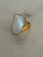 Load image into Gallery viewer, Iridescent Pearl Ring
