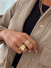 Load image into Gallery viewer, Cushion Cut Diamond Band
