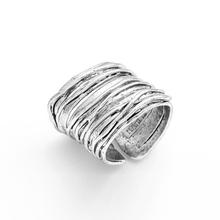 Load image into Gallery viewer, Brushed Ribbon Ring: Chic and Contemporary Design: Gold
