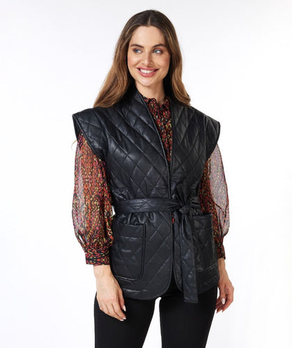 Get style and warmth with our 'Gilet Padded PU'. Women's black quilted vest made from soft, lightweight fabric.