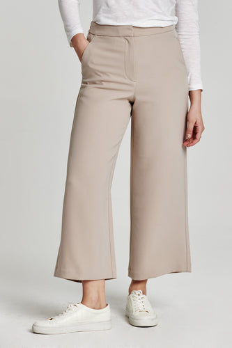 Cropped wide leg pants in soft, lightweight fabric. Denali Pant Black by Another Love. High rise, comfortable fit, flattering silhouette.