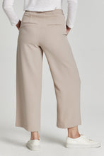Load image into Gallery viewer, Denali Pant Black: cropped wide leg pants in soft, lightweight fabric. High rise, comfortable fit, flattering silhouette. Versatile style.
