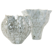 Load image into Gallery viewer, Carmine Vase
