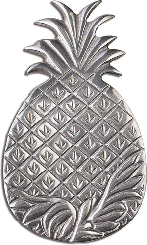 A functional and stylish tray for your bar or beach house! Bring coastal living vibes to your home with this beautiful aluminum tray imported from India.