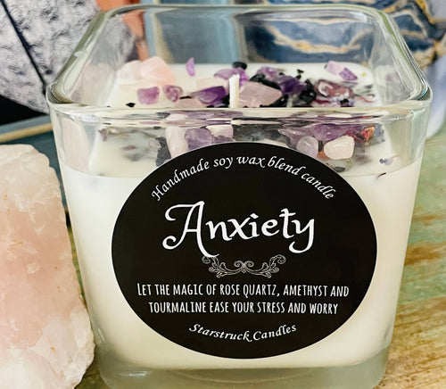 Candle with Cashmere scent, Amethyst and Black Tourmaline crystals. Perfect for anxiety relief. Made with coconut/soy wax, eco-friendly and less soot.