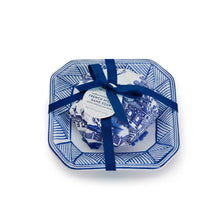 Load image into Gallery viewer, Blue Willow Sandalwood Scented French Milled Soap with Porcelain Tray
