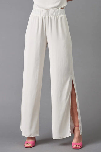 High waist Eggshell Wide Leg Pant from Lola & Sophie. Timeless design for a chic look. Breathable fabric keeps you cool all day.