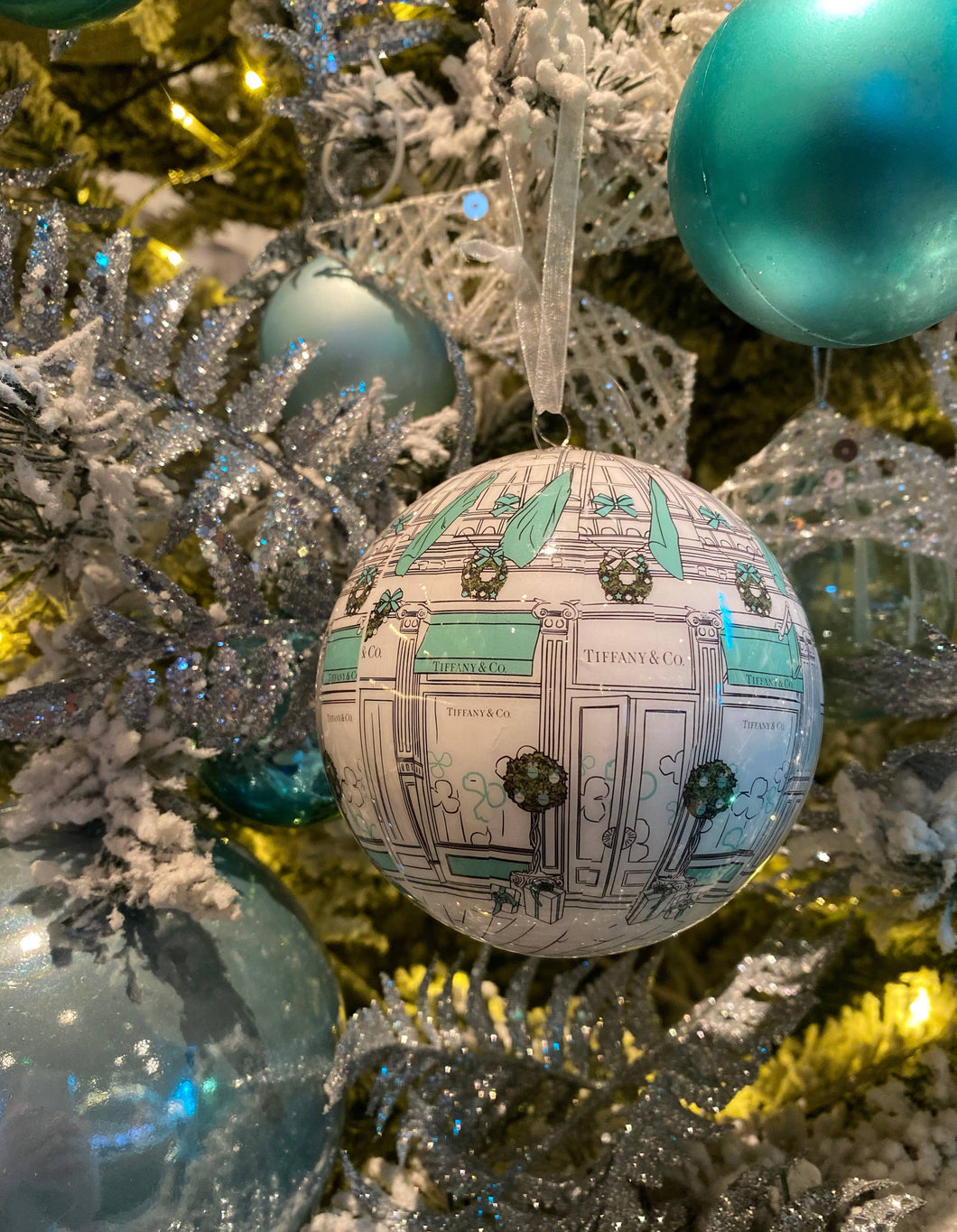 Christmas Window Shopping- Tiffany Bauble Success